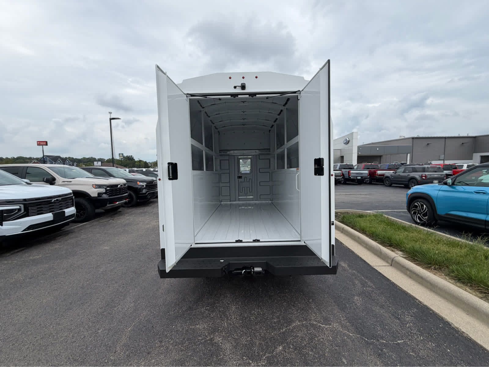 New 2026 Ford Transit 350 w/ Interior Upgrade Package RWD image 21