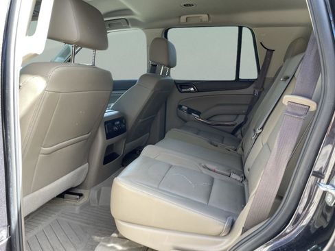 Used 2017 GMC Yukon SLT image 16
