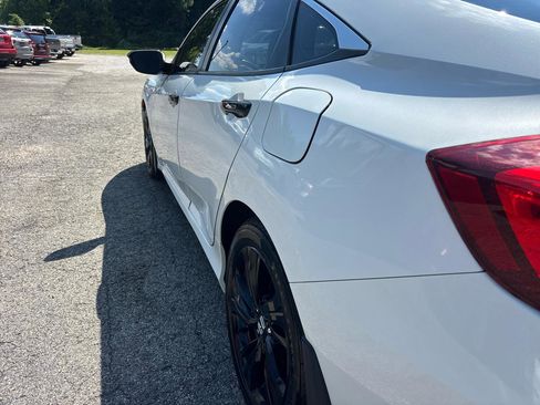 Used 2017 Honda Civic Touring image 8