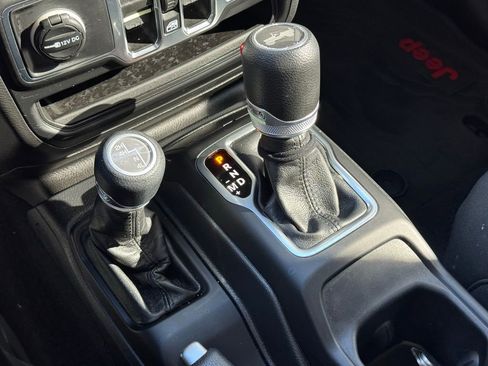 Used 2023 Jeep Wrangler Altitude image 33