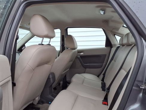 Used 2010 Ford Focus SES image 10