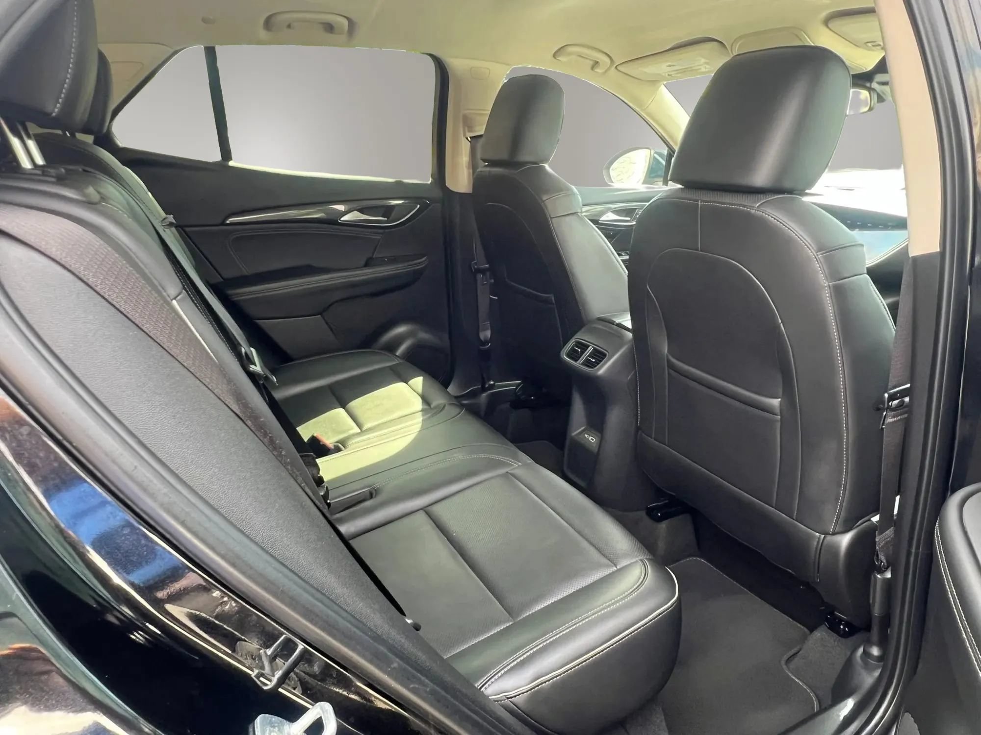 Used 2023 Buick Envision Essence FWD image 31