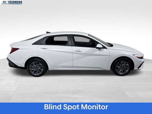 Used 2025 Hyundai Elantra Hybrid FWD image 6