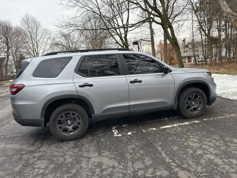 Used 2024 Honda Pilot TrailSport image 11