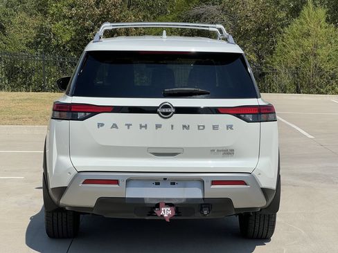 Used 2023 Nissan Pathfinder Platinum AWD/4WD image 4