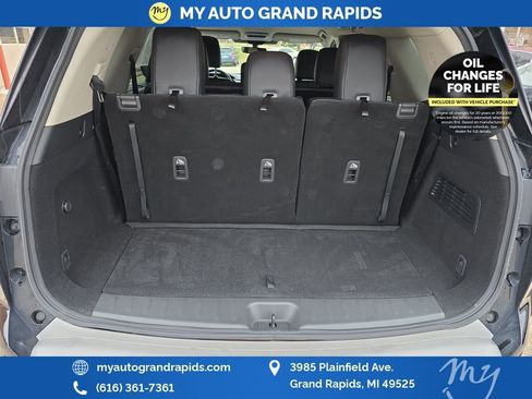 Used 2023 Nissan Pathfinder SL w/ Black Appearance Package AWD/4WD image 24