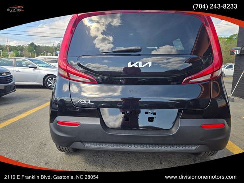 Used 2022 Kia Soul LX image 5