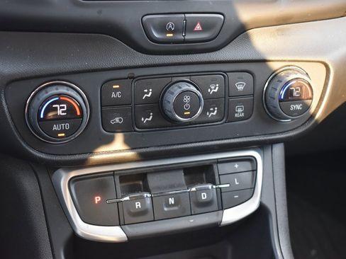 Used 2022 GMC Terrain SLE w/ Driver Convenience Package image 12