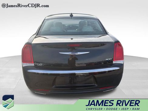Used 2019 Chrysler 300 Limited image 7