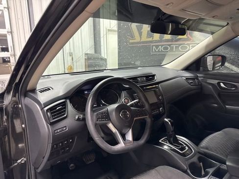 Used 2019 Nissan Rogue SV image 5