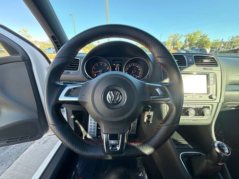 Used 2011 Volkswagen Golf 2-Door FWD image 14