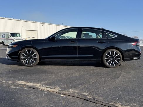 Used 2023 Honda Accord Touring image 14
