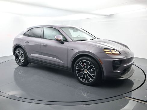 Used 2025 Porsche Macan 4S Electric image 17