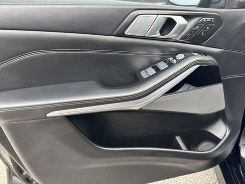 Used 2022 BMW X7 M50i image 19