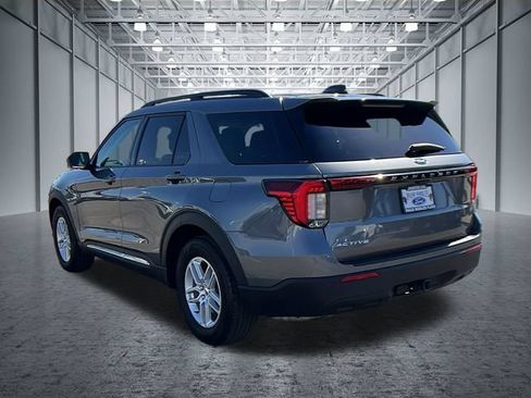 Used 2025 Ford Explorer Active RWD image 5