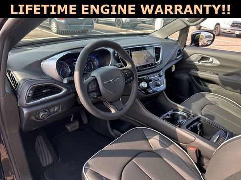 New 2026 Chrysler Pacifica Limited w/ S Appearance Package image 18