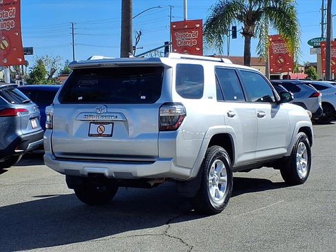 Used 2016 Toyota 4Runner SR5 image 4