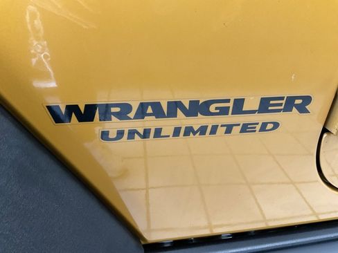 Used 2014 Jeep Wrangler Unlimited Rubicon image 21