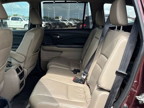Used 2017 Honda Pilot Touring image 9