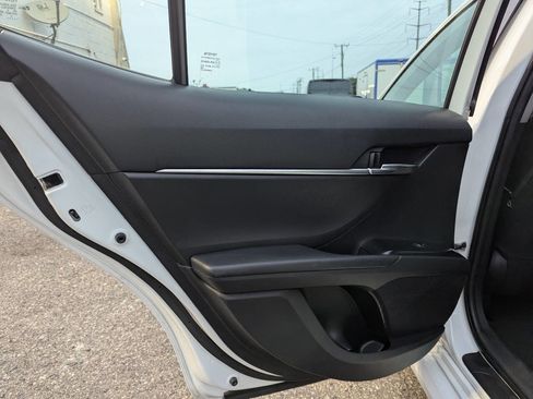 Used 2020 Toyota Camry LE FWD image 14