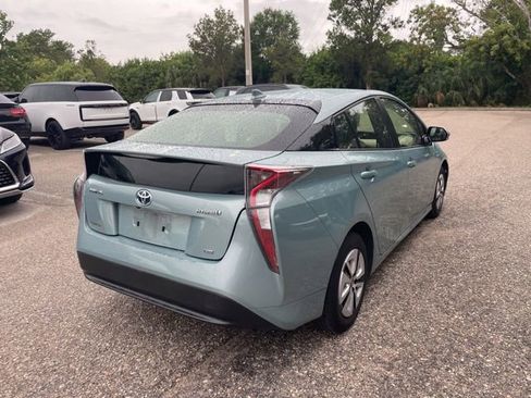 Used 2017 Toyota Prius Two FWD image 2