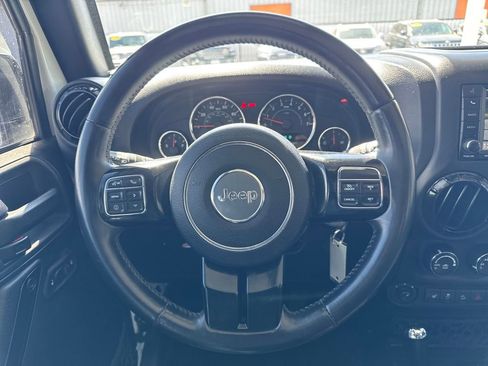Used 2015 Jeep Wrangler Unlimited Sahara AWD/4WD image 15