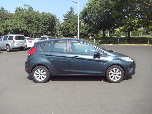 Used 2011 Ford Fiesta SE w/ 203A Rapid Spec Order Code FWD image 6