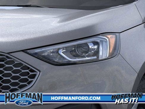 Used 2023 Ford Edge SE image 45