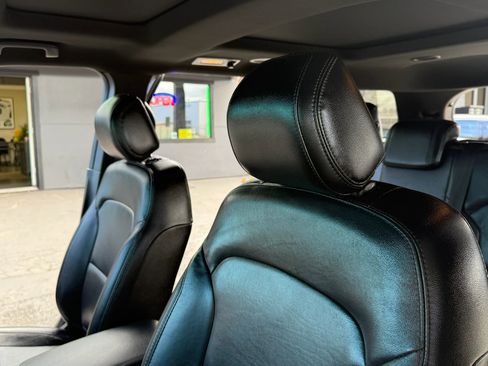 Used 2017 Ford Explorer XLT w/ Equipment Group 202A image 11