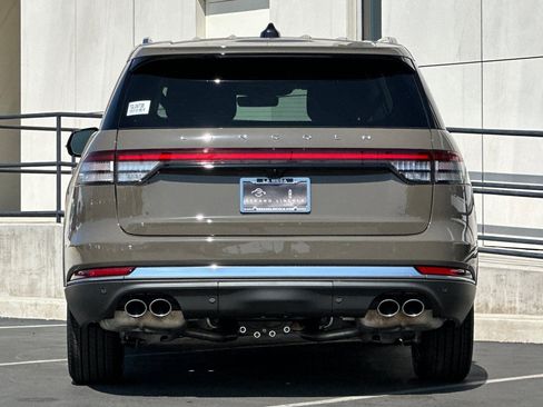 New 2026 Lincoln Aviator 2WD image 4