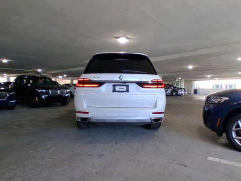Used 2025 BMW X7 xDrive40i image 8