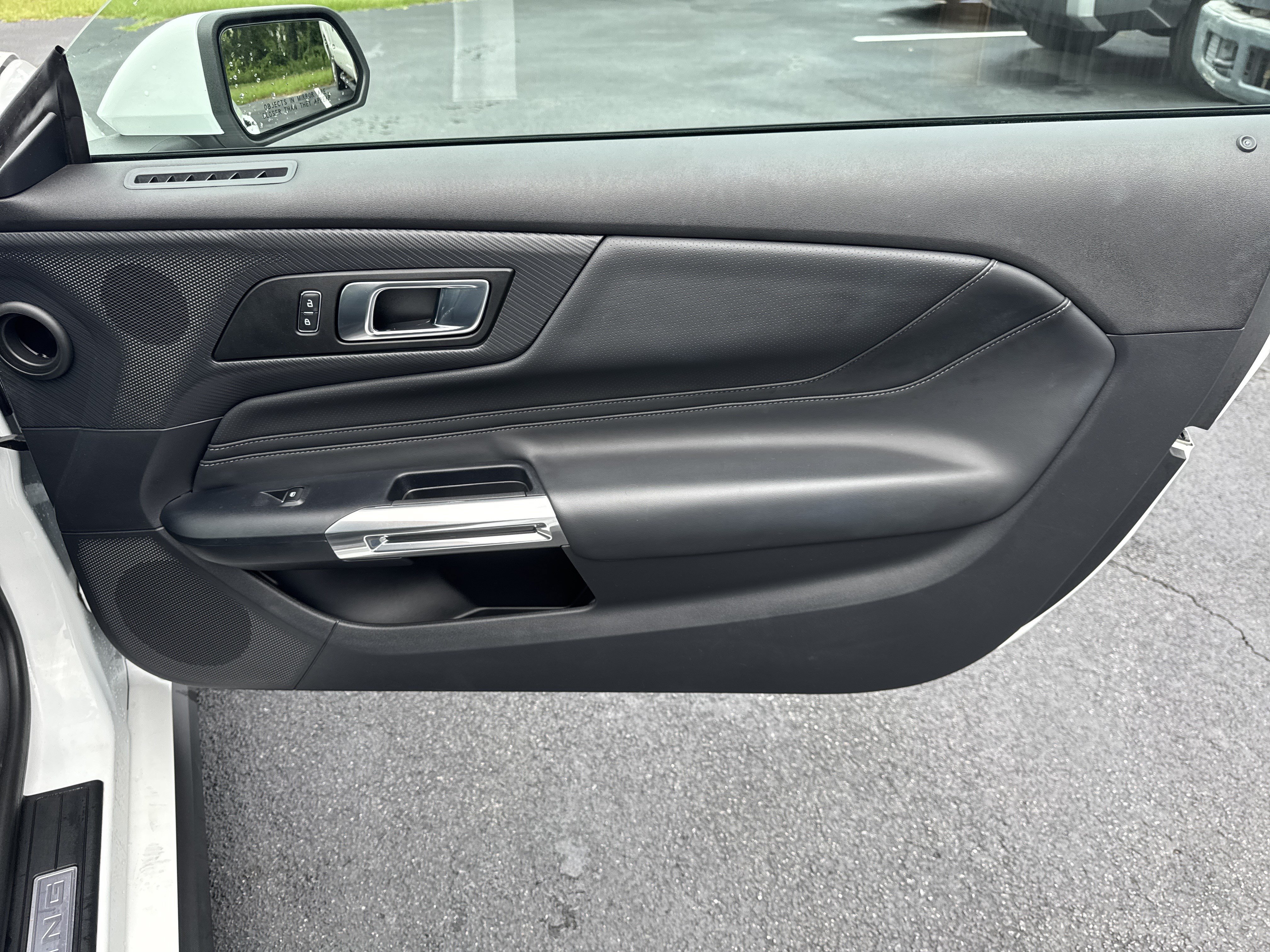 Used 2025 Ford Mustang Premium RWD image 5
