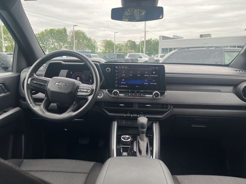 Used 2023 Chevrolet Colorado Trail Boss w/ LPO, Dark Essentials Package AWD/4WD image 4