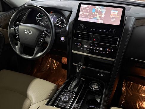 Used 2023 INFINITI QX80 Premium Select w/ All-Season Package image 4