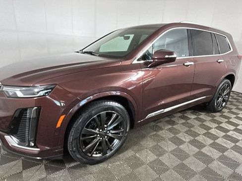 Used 2022 Cadillac XT6 Premium Luxury w/ Technology Package AWD/4WD image 6