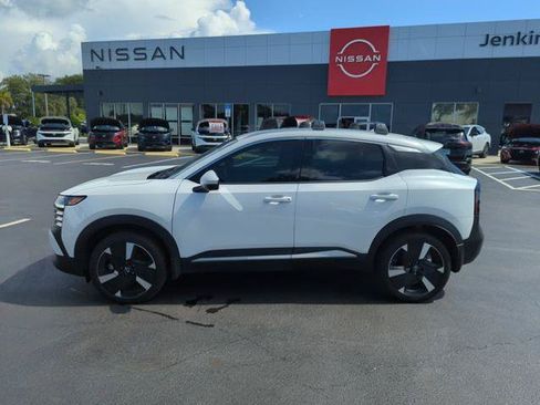 Certified 2025 Nissan Kicks SR FWD image 11