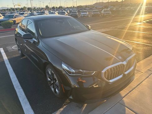 Used 2025 BMW i5 eDrive40i w/ Premium Package RWD image 2