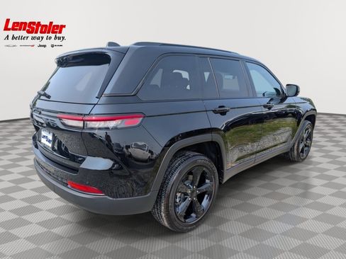 Used 2023 Jeep Grand Cherokee Altitude AWD/4WD image 5