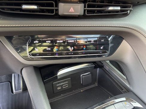 Used 2023 Buick Envision Essence w/ Technology Package I image 28