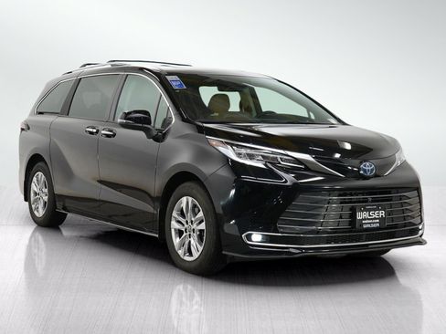 Used 2024 Toyota Sienna Limited AWD/4WD image 7