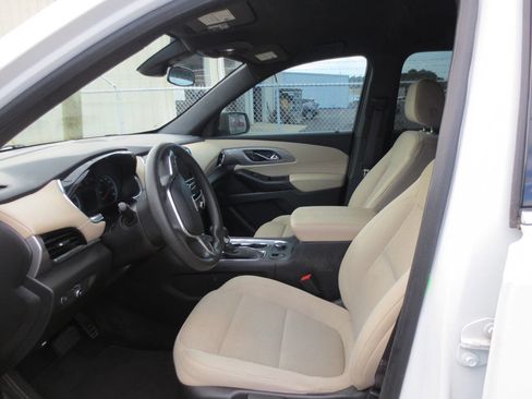 Used 2023 Chevrolet Traverse LS FWD image 7
