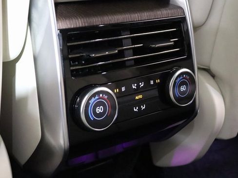 Used 2024 Land Rover Range Rover SE image 16