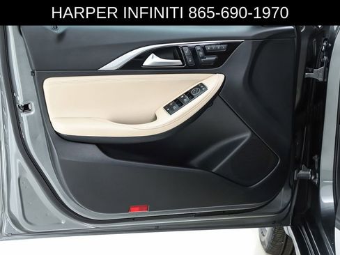 Used 2018 INFINITI QX30 AWD image 19