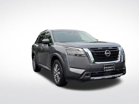 Used 2025 Nissan Pathfinder SL AWD/4WD image 6