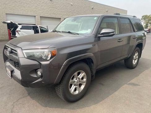 Used 2022 Toyota 4Runner SR5 Premium w/ Moonroof Package RWD image 4