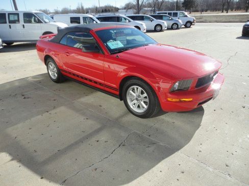 Used 2006 Ford Mustang Convertible image 16