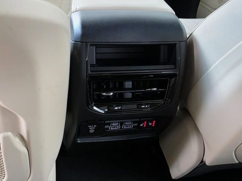 Used 2025 Jeep Grand Cherokee Limited w/ Luxury Tech Group II image 12