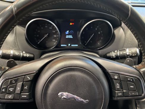 Used 2017 Jaguar F-PACE Premium image 19