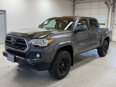 Used 2019 Toyota Tacoma SR5 AWD/4WD image 8