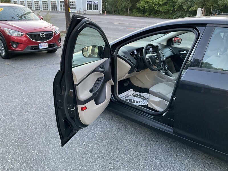 Used 2012 Ford Focus SE FWD image 19